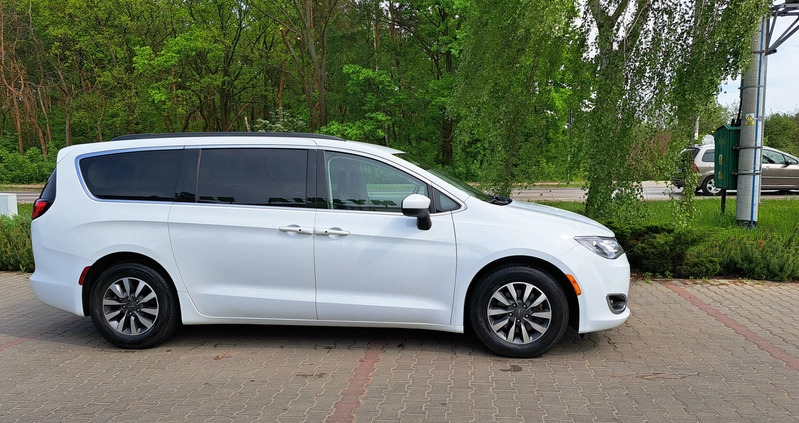 Chrysler Pacifica cena 99999 przebieg: 133000, rok produkcji 2020 z Warszawa małe 704